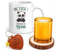 Planetee Coffret Mug Pas Touche Propriété d'Henri | Céramique 330 ml, Bougie en Verre, Sous-Verre Bois, Porte-Clés Cœur | 4 Pièces | Cadeau Homme Anniversaire Fête Noël Original