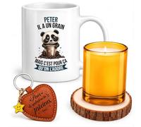 Planetee Coffret Mug Peter a un Grain | Céramique 330 ml, Bougie en Verre, Sous-Verre Bois, Porte-Clés Cœur | 4 Pièces | Cadeau Homme Anniversaire Fête Noël Original