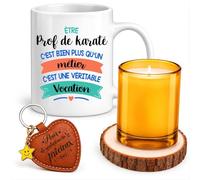 Planetee Coffret Mug Prof de Karaté une Vocation | Céramique 330 ml, Bougie en Verre, Sous-Verre Bois, Porte-Clés Cœur | 4 Pièces | Cadeau Fin d'Année École Remerciement