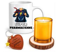 Planetee Coffret Mug Super Pharmacienne Super-Héros | Céramique 330 ml, Bougie en Verre, Sous-Verre Bois, Porte-Clés Cœur | 4 Pièces | Cadeau Collègue Femme Départ Retraite Remerciement