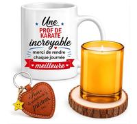 Planetee Coffret Mug Une Prof de Karaté Incroyable | Céramique 330 ml, Bougie en Verre, Sous-Verre Bois, Porte-Clés Cœur | 4 Pièces | Cadeau Fin d'Année École Remerciement