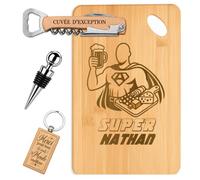 Planetee Coffret Planche à Découper Super Nathan | Bambou Gravé, Tire-Bouchon, Bouchon à Vin, Porte-Clés | 4 Pièces | Cadeau Noël Homme Anniversaire Fête Original