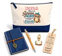 Planetee Coffret Pochette Animatrice de Centre de Loisirs la Plus Chouette | Pochette Coton, Carnet Similicuir, Stylo Bambou, Marque-Page Bois, Porte-Clés Livre, 5 Pièces, Cadeau Noël Collègue Femme