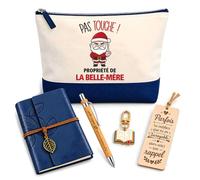 Planetee Coffret Pochette Pas Touche ! Propriété de Belle-Mère | Pochette Coton, Carnet Similicuir, Stylo Bambou, Marque-Page Bois, Porte-Clés Livre | 5 Pièces | Cadeau Noël Fête des Mères
