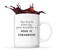 Planetee Mug Drole ⎮ Pas besoin d'être fou pour travailler ici, nous te formerons! ⎮ Idée Cadeau Tasse Collègue, Amis, Original, Homme Femme, Couleur blanc