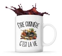 Planetee Mug Être cuisinière c'est la vie | Tasse en Céramique 330 ml Recto Verso Passe au Lave-Vaisselle | Café Thé Bureau Maison | Cadeau Métier de la Restauration Collègue Anniversaire Noël