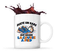 Planetee Mug Juste un gars qui adore la course à pied | Tasse en Céramique 330 ml Recto Verso Passe au Lave-Vaisselle | Café Thé Bureau Maison | Cadeau Coureur Collègue Anniversaire Noël