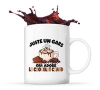 Planetee Mug Juste un gars qui adore le chocolat chaud | Tasse en Céramique 330 ml Recto Verso Passe au Lave-Vaisselle | Café Thé Bureau Maison | Cadeau Gourmand Collègue Anniversaire Noël