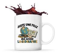 Planetee Mug Juste une fille qui adore la géographie | Tasse en Céramique 330 ml Recto Verso Passe au Lave-Vaisselle | Café Thé Bureau Maison | Cadeau Géographe Collègue Anniversaire Noël