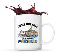 Planetee Mug Juste une fille qui adore Marseille | Tasse en Céramique 330 ml Recto Verso Passe au Lave-Vaisselle | Café Thé Bureau Maison | Cadeau Marseillaise Collègue Anniversaire Noël
