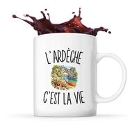 Planetee Mug L’Ardèche c’est la vie | Tasse en Céramique 330 ml Recto Verso Passe au Lave-Vaisselle | Café Thé Bureau Maison | Cadeau Collègue Anniversaire Noël