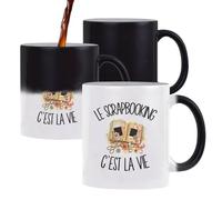 Planetee Mug Magique Le scrapbooking c'est la vie | Tasse Thermosensible, le Motif Apparaît à la Chaleur | Céramique 300 ml Recto Verso | Cadeau Créatrice Collègue Anniversaire Noël