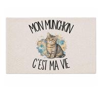 Planetee Tapis Mon Munchkin C'est ma Vie C'est La Vie | Coton 725 g/m² 61 × 40 cm Lavable en Machine | Salle de Bain, WC ou Cuisine | Cadeau Propriétaire Chat Anniversaire Noël