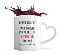 Planetee Tasse anse Coeur Archiviste ça n'existe pas | Mug avec anse en forme de Coeur | Idée Cadeau Travail Métier Départ Retraite Collègue Anniversaire Noël