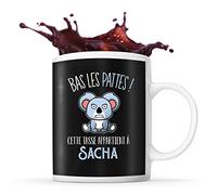 Planetee Tasse prénom Sacha Bas les pattes Koala | Mug Prénom pour homme | Collection Animaux grognon mais mignon