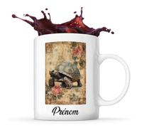 Planetee Tasse Tortue Prénom Personnalisable Rétro Tortue dans un Cadre Vintage, Couleurs Douces et Fond en Papier Vieilli avec Motifs Floraux Rétro. | Mug Original Customisable