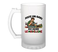 Planetee Verre à Bière Juste un gars qui adore le modélisme | Chope Givrée en Verre Trempé 470 ml à Anse Recto Verso | Apéro Bar Bistrot Match | Cadeau Modéliste Homme Anniversaire Fête des Pères