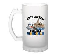 Planetee Verre à Bière Juste une fille qui adore Marseille | Chope Givrée en Verre Trempé 470 ml à Anse Recto Verso | Apéro Bar Bistrot Match | Cadeau Marseillaise Homme Anniversaire Fête des Pères