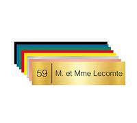 Plaque boîte aux lettres personnalisable. (BAL0004). Numéro Maison + Nom. Plaque nominative PVC 10 x 2,5 cm autocollante - Aspect or brossé - Helvetica light