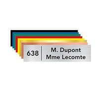 Plaque boîte aux lettres personnalisable. (BAL0004). Numéro Maison + Nom. Plaque nominative PVC 10 x 2,5 cm autocollante - Aspect argent brossé - Avenir Heavy
