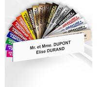 Plaque Boîte aux Lettres Personnalisable De 1 À 3 Lignes - Nom Gravé - Adhésive PVC - 10 x 2,5 cm (Blanc texte Noir)