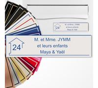 Plaque Boîte aux Lettres Personnalisée 10x2,5 cm adhésive en PVC - Gravure Laser - 22 Couleurs - Avec ou Sans Motif (Blanc texte bleu)