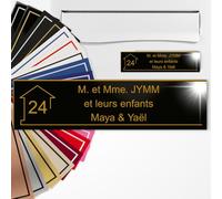 Plaque Boîte aux Lettres Personnalisée 10x2,5 cm adhésive en PVC - Gravure Laser - 22 Couleurs - Avec ou Sans Motif (Noir brillant texte or)