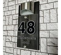 Plaque de maison en bois personnalisée avec lumière LED - Plaque numéro de porte avec nom de famille - Numéros de maison solaires personnalisés pour l'extérieur - Couleur bois foncé