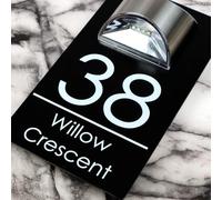 Plaque de numéro de maison avec lumière solaire découpée au laser - Personnalisable - Plaque solaire de maison lumineuse (noir + blanc)