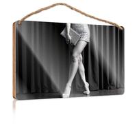 Plaque de porte d'entrée avec inscription « A Woman In High Heels Holding A Clutch » - Décoration de salle de bain amusante en bois pour travaux manuels (15 x 28 cm)