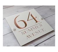 Plaque de porte flottante 3D moderne avec numéro de maison et nom de rue, décoration murale pour l'extérieur Personnalisable (20 x 20 cm, blanc et doré)