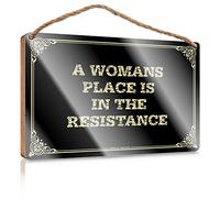 Plaque en bois | Corde à suspendre pour propriété privée et décoration de cuisine Highland - Décorations de café pour bar à café/A Womans Place Is In The Resistance