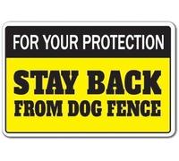 Plaque en métal pour décoration murale Man Cave Bar 30,5 x 20,3 cm pour votre protection Stay Back from Dog Fence Property Keep Out Garage Man Panneau décoratif Panneau de signalisation routière