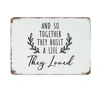Plaque en métal rustique « And So Together They Built A Life They Loved » - Décoration murale en métal pour terrasse, entrée, buanderie, cadeau pour magasin, 25,4 x 35,6 cm