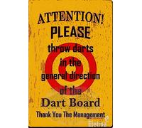 Plaque en métal vintage Attention! Please throw Darts in The General Direction of The Dart Board Thank You The Management Poster Décoration murale pour extérieur Maison Cave Bar Café Country 20,3 x
