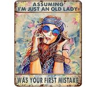 Plaque en métal vintage avec inscription « Assuming I'M Just An Old Lady Was Your First Mistake » - Pour bureau, personnes, café, club, garage, hôtel, boutiques, salon, maison - 20,3 x 30,5 cm