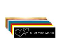 Plaque Gravée Pour Boîte Aux Lettres Personnalisable Avec Votre Nom et Prénom Ornement Petits Coeurs - Dimensions 10 x 2,5 Cm - Coloris Noir Avec Écriture Blanc