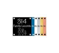 Plaque Gravée Pour Maison Famille Personnalisable Avec Votre Nom de Famille et N° de Maison - Dimensions 15 x 15 Cm - Coloris Noir Avec Écriture Blanche - Famille Avec Un Garçon