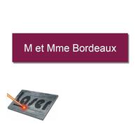 Plaque gravée pour nom boîte aux lettres autocollante 10x2,5cm personnalisée 1 à 3 lignes Bordeaux