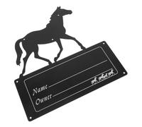 Plaque Nominative Cheval en Fer Noir, Gravée, pour Portes D’écurie | Lettrage Profond, Trous Prépercés, Pose en Lot, Lecture Nette de Loin, Usage Box et Contrôle D’entrée
