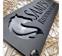 Plaque nominative pour écurie de cheval, plaque de porte d'écurie découpée au laser, cadeau personnalisé pour les amateurs de chevaux, panneaux et plaques décoratives (noir noir)