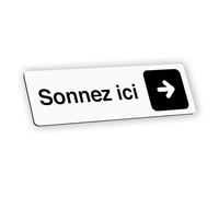 Plaque signalétique gravée autocollante Sonnez ici flèche droite - blanc écriture noire - format 12x3,7 cm