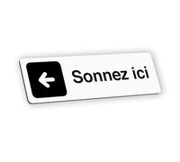 Plaque signalétique gravée autocollante Sonnez ici flèche gauche - blanc écriture noire - format 12x3,7 cm