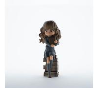 Plastoy Harry Potter Figurine Chibi Hermione Granger avec Pile de grimoires - Plastique - 24 cm