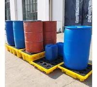 Plate-forme industrielle de confinement des déversements avec poches de drainage et accès au chariot élévateur, plateau empilable anti-fuite pour un rangement sûr du baril