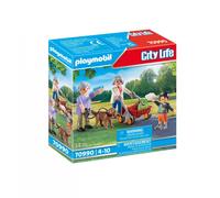 Playmobil 70990 Grands-Parents avec Petit-Fils - City Life - avec Trois Personnages, Un Chien et sa Laisse et des Accessoires - La Maison Moderne - Dès 4 Ans