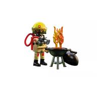 Pompier et barbecue en feu
