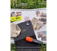 Plume - Devant La Clarté De La Lune Ou Sous La Plume De Son Stylo Se Cachent Peut-Être Ses Maux