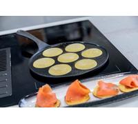 KitchenCraft Poêle à Mini Blinis / Poêle Induction en Fonte à 7 Trous - 23,5 cm