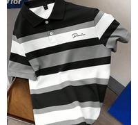 Polo homme grande taille à rayures contrastées noir et gris, style minimaliste français. Pièce essentielle pour les hommes élégants, convient aux occasions décontractées et professionnelles. Dégage un